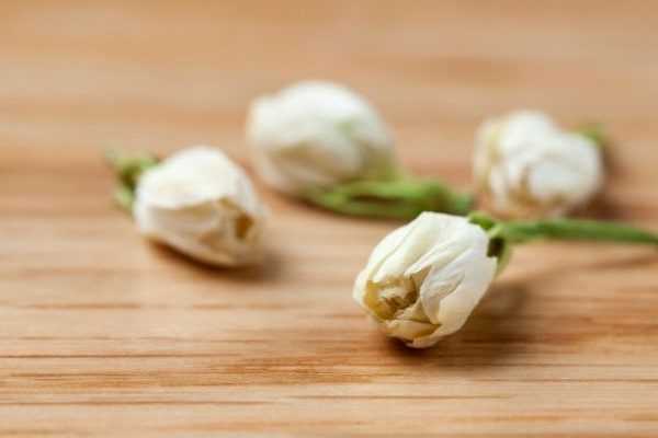 Drying jasmine flowers