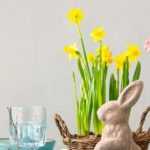 Create a beautiful Easter table decoration.