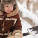What to do in the garden in winter with children?