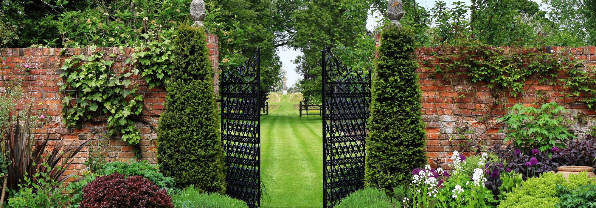 How to design an enclosed garden?