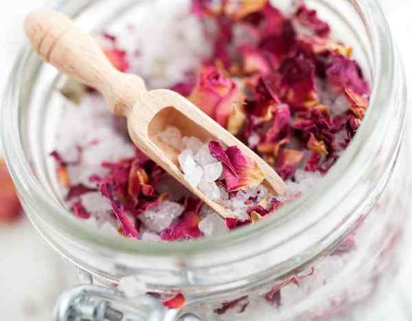 How to make bath tea with plants for a moment of well-being?