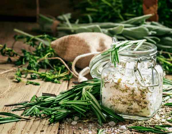 How to make your own herb-flavoured salt?