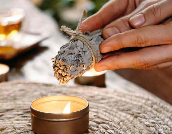 Make a fumigation bundle with garden plants