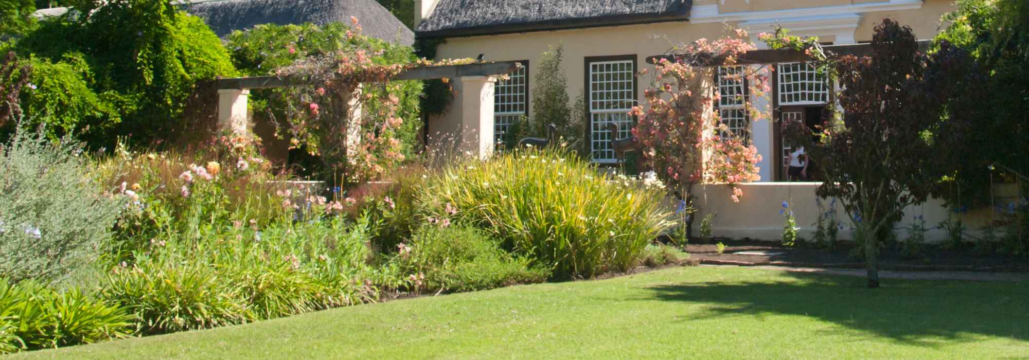 The nude, soft and neutral colours for the garden: our ideas