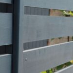 Which fence to choose for a garden exposed to the wind?