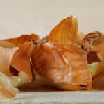 How to prepare a decoction of onion skins?
