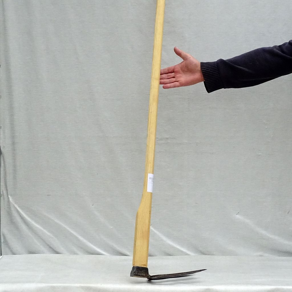 Three-pronged forged steel hoe - Gschwind's artisanal range