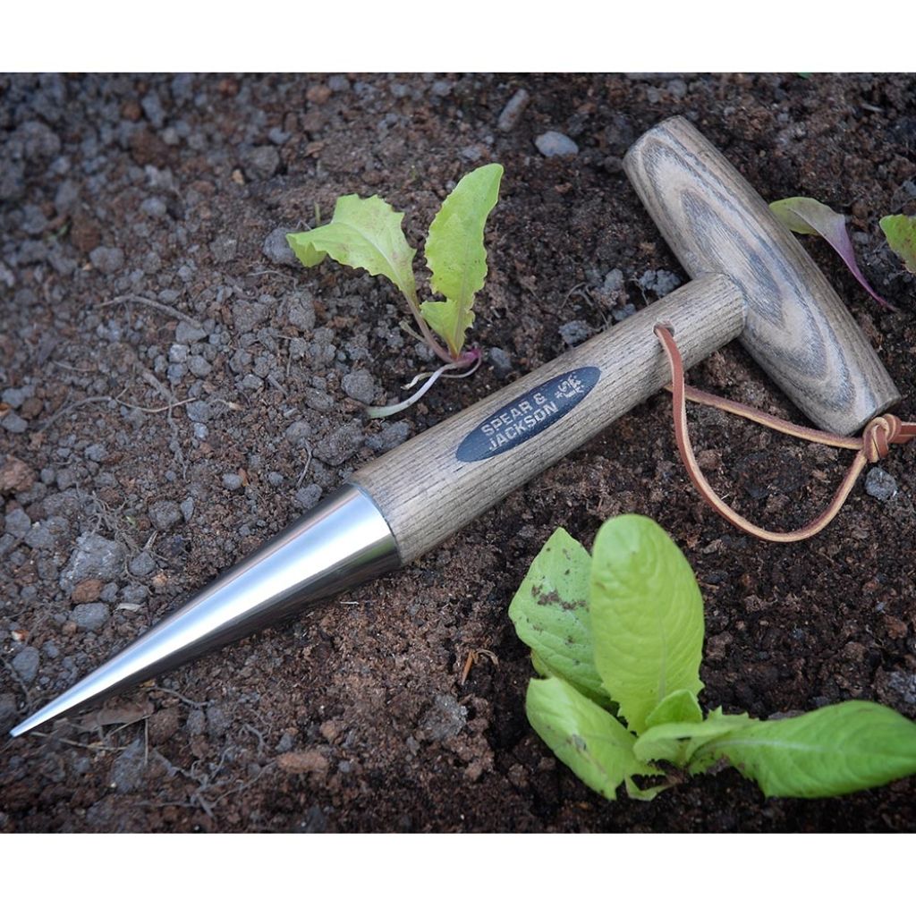 Traditional polished steel dibber by Spear & Jackson