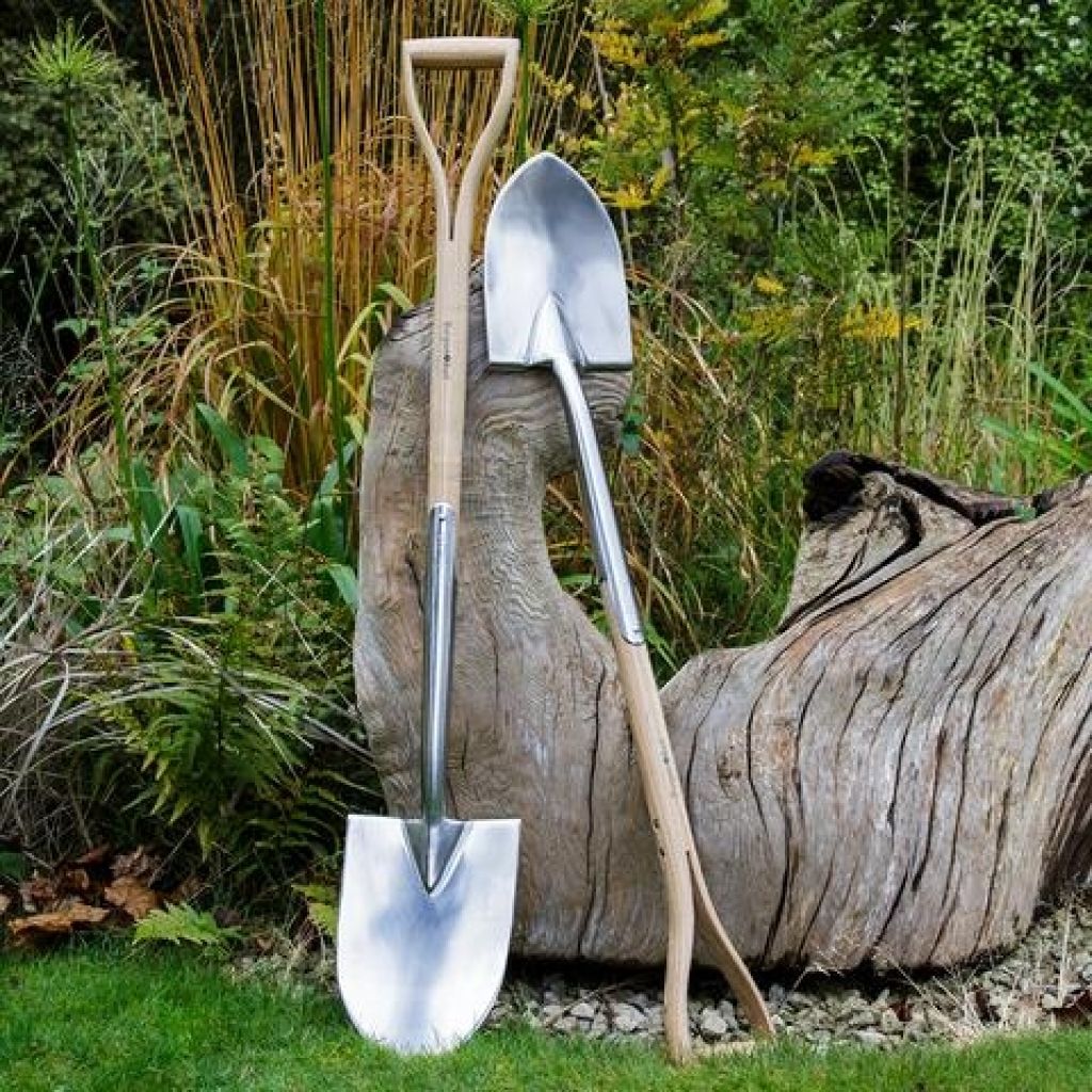 Small pointed planting beak with an English handle, Burgon & Ball - RHS Range