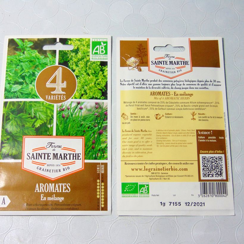 Example of Herbs mix - chives, parsley, coriander, chervil per pack of 600 seeds specimen as delivered