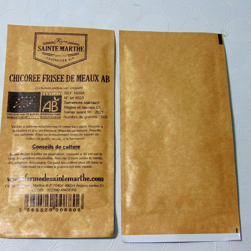 Example of Frisée endive Fine de Meaux (Chicory) - Ferme de Sainte Marthe Seeds per pack of 2300 seeds (4g) specimen as delivered