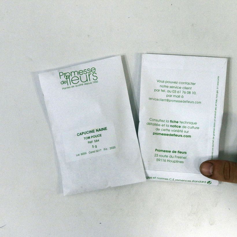 Example of Tropaeolum Tom Thumb - Dwarf Nasturtium seeds in a mix per pack of 35 seeds (5g) specimen as delivered