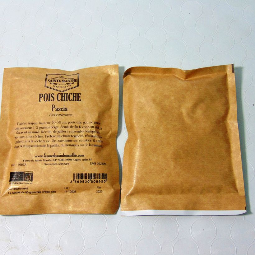 Example of Cicer arietinum Pascia per 80 g seed pack specimen as delivered