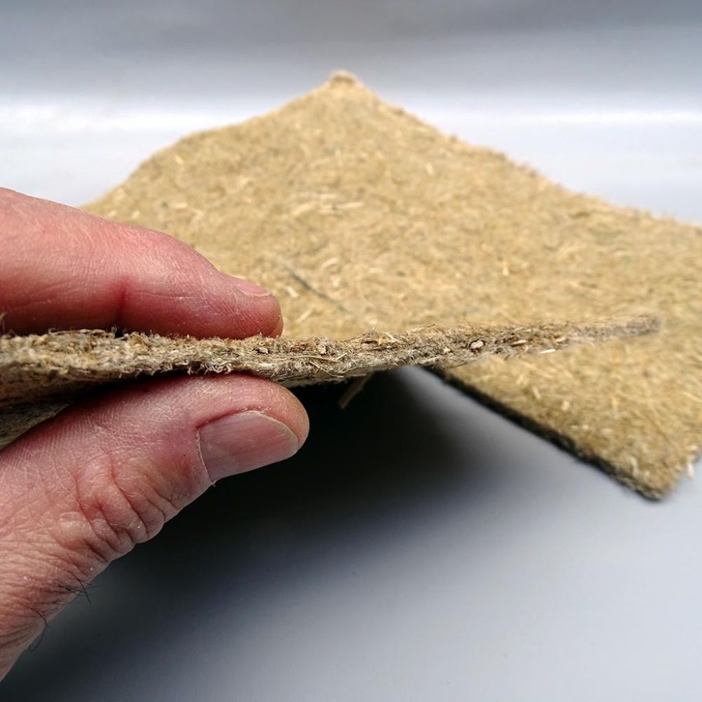 Split hemp mulching slabs 1000g/m²