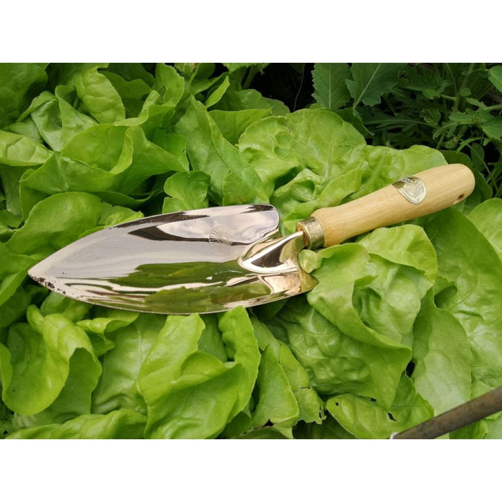Small copper garden trowel, Castor model, from the PKS Bronze range.