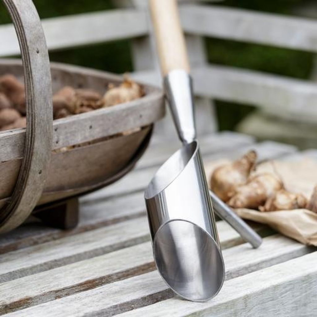 Long-handled bulb planter by Burgon & Ball - RHS Range